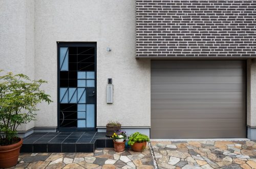 El papel clave de las puertas de garaje en la seguridad, funcionalidad y estética del hogar